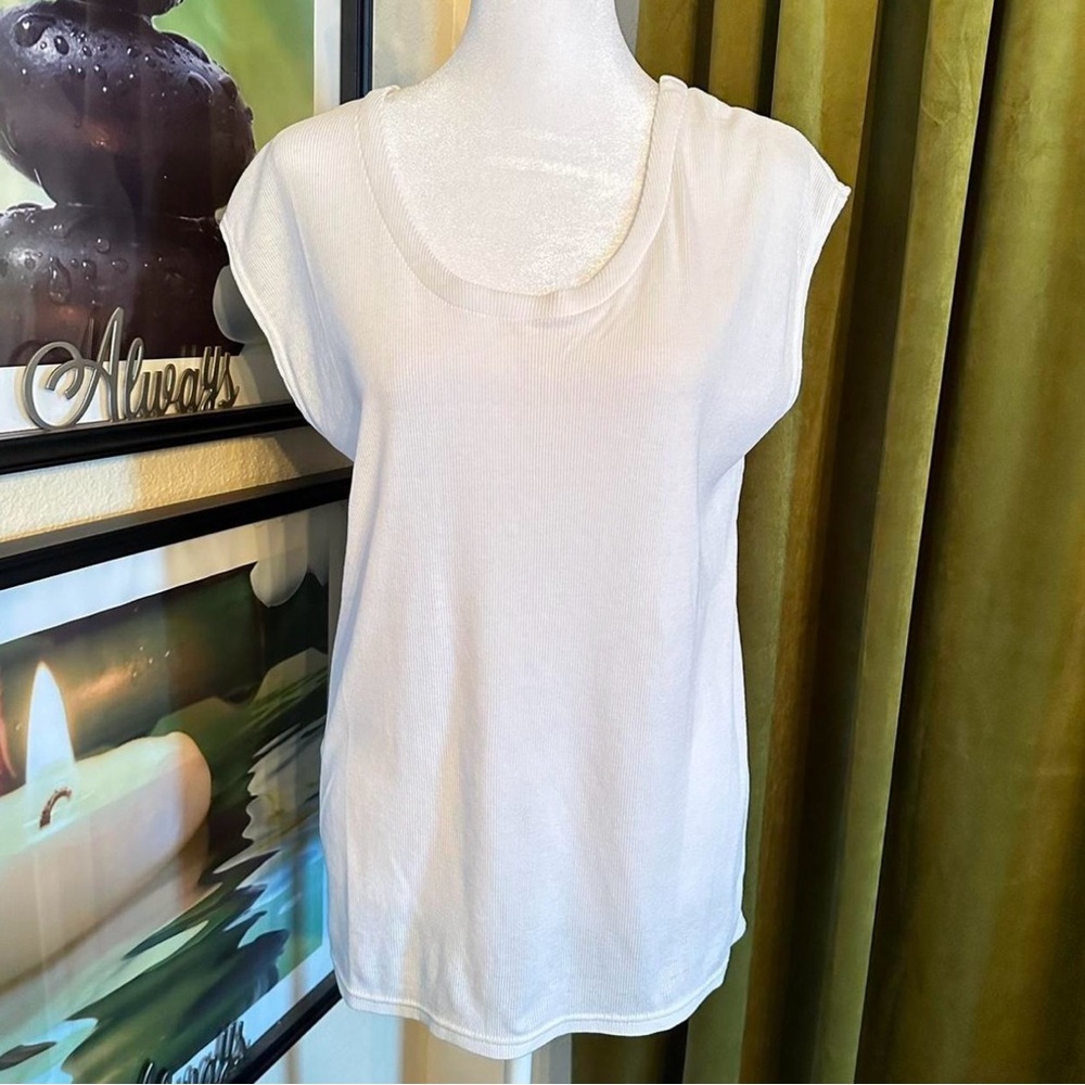 Chaser Women’s White Classic Casual Top